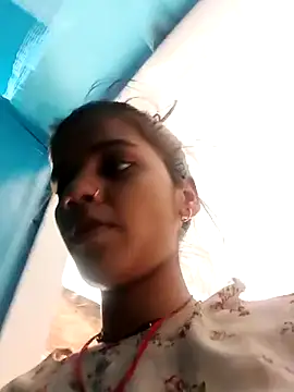 Raveena0990 online show from May 28, 2026, 3:58 am