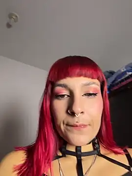 Amelie-RedHoney online show from June 27, 2026, 11:00 pm