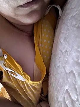 Snapshot of _Yourpussy_ chatting on April 7, 2026, 7:54 am Yourpussy online show from April 7, 2026, 7:54 am