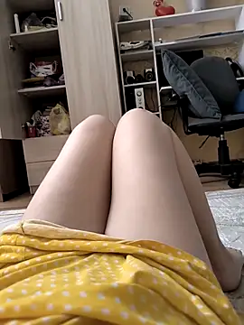 Snapshot of _Yourpussy_ chatting on April 16, 2026, 3:35 pm Yourpussy online show from April 16, 2026, 3:35 pm