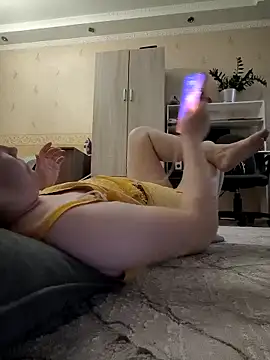 Snapshot of _Yourpussy_ chatting on April 15, 2026, 2:43 pm Yourpussy online show from April 15, 2026, 2:43 pm