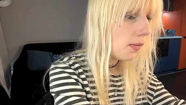 DivinaSpanski online show from March 26, 2026, 12:58 pm