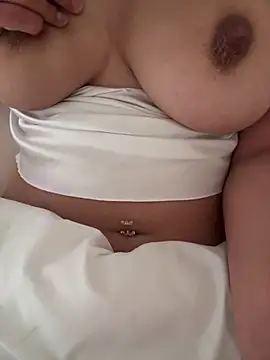 Snapshot of Isabellaoffx chatting on April 26, 2026, 10:45 am Isabellaoffx online show from April 26, 2026, 10:45 am