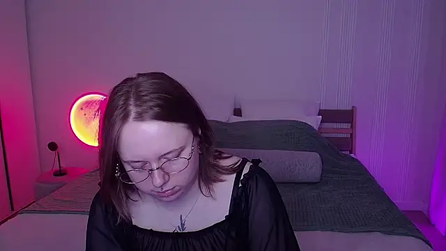 SelenaLily online show from April 10, 2026, 2:46 pm