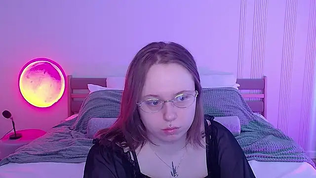 SelenaLily online show from April 5, 2026, 2:57 pm