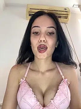 Snapshot of icedrosemarye chatting on June 18, 2026, 2:00 pm icedrosemarye online show from June 18, 2026, 2:00 pm