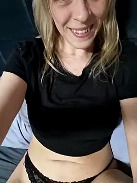 Snapshot of Foxyflame28 chatting on March 25, 2026, 7:35 pm Foxyflame28 online show from March 25, 2026, 7:35 pm