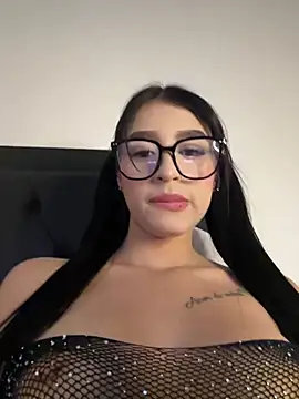 Hannaa blondee online show from April 24, 2026, 10:45 pm