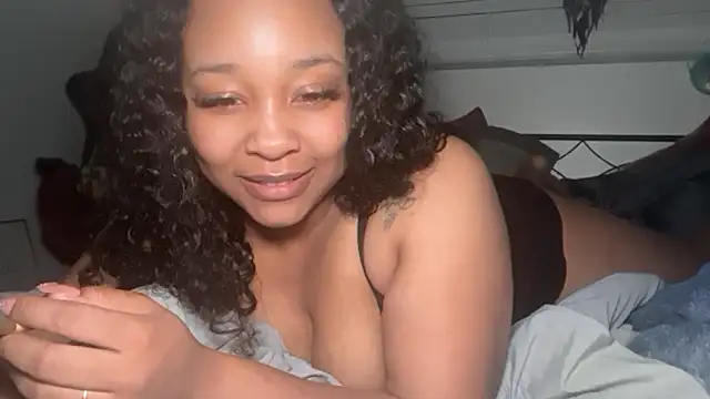 Snapshot of Yourmommysilk chatting on March 27, 2026, 12:06 pm Yourmommysilk online show from March 27, 2026, 12:06 pm