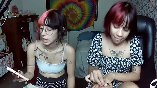 Snapshot of Moon_ chatting on April 22, 2026, 10:38 pm Moon online show from April 22, 2026, 10:38 pm