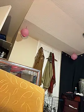 mango-kitty online show from May 10, 2026, 5:00 am