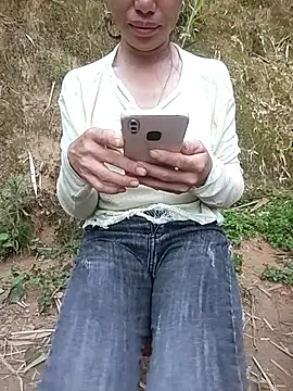 Snapshot of Lucky-beo chatting on August 8, 2026, 11:17 am Lucky-beo online show from August 8, 2026, 11:17 am