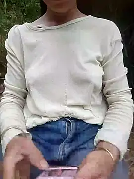 Snapshot of Lucky-beo chatting on August 6, 2026, 11:27 am Lucky-beo online show from August 6, 2026, 11:27 am