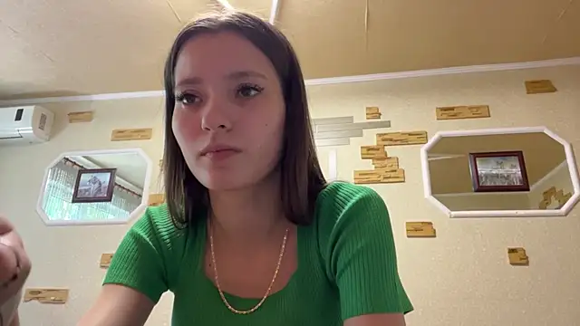 Snapshot of VersedFiend chatting on June 9, 2026, 11:00 am VersedFiend online show from June 9, 2026, 11:00 am
