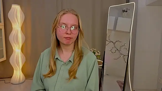 Snapshot of AlicaCohill chatting on March 31, 2026, 7:16 pm AlicaCohill online show from March 31, 2026, 7:16 pm