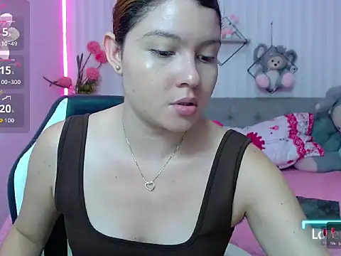 Snapshot of honey-blossom chatting on April 21, 2026, 4:24 pm honey-blossom online show from April 21, 2026, 4:24 pm