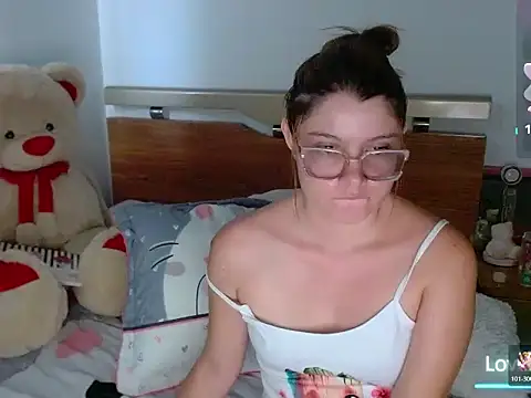 honey-blossom online show from March 23, 2026, 2:39 pm