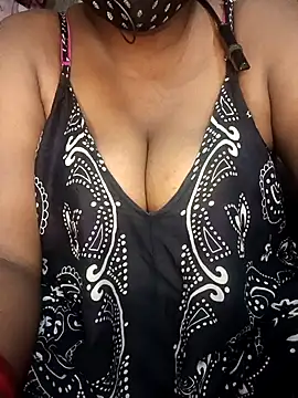 Snapshot of Wild_Kiara chatting on May 3, 2026, 7:50 pm Wild Kiara online show from May 3, 2026, 7:50 pm