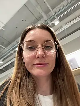 FReyja 44 online show from April 8, 2026, 10:06 am