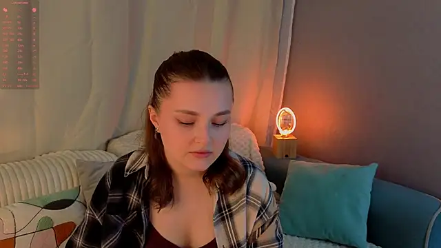 Snapshot of LorriMonz chatting on June 5, 2026, 1:43 am LorriMonz online show from June 5, 2026, 1:43 am