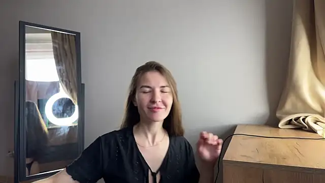 Snapshot of LauraJess_ chatting on April 30, 2026, 7:15 am LauraJess online show from April 30, 2026, 7:15 am