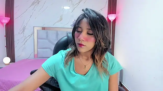 Snapshot of EsperanzaMora chatting on April 21, 2026, 11:50 am EsperanzaMora online show from April 21, 2026, 11:50 am