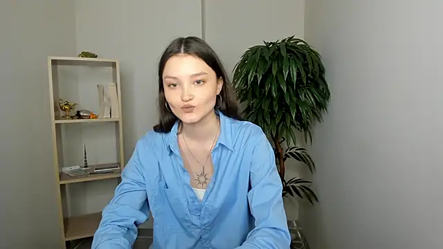 Snapshot of GussieGoold chatting on March 24, 2026, 10:48 am GussieGoold online show from March 24, 2026, 10:48 am