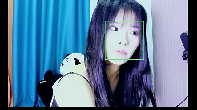 Snapshot of girllong520 chatting on April 5, 2026, 10:11 am girllong520 online show from April 5, 2026, 10:11 am