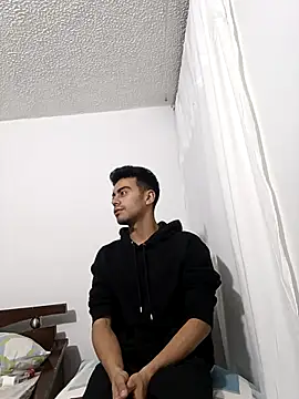 santiago luxx online show from March 24, 2026, 12:21 am