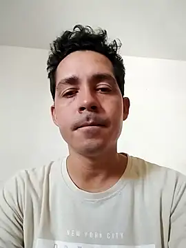 Gabriel leon33 online show from May 16, 2026, 5:56 pm