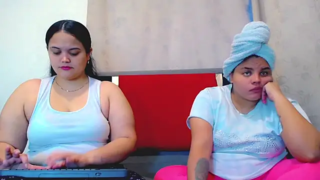 Snapshot of alana_and_billie chatting on March 30, 2026, 11:01 am alana and billie online show from March 30, 2026, 11:01 am