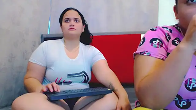 Snapshot of alana_and_billie chatting on March 29, 2026, 11:01 am alana and billie online show from March 29, 2026, 11:01 am