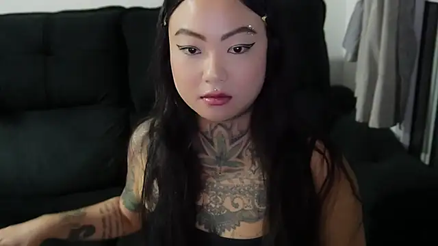 ChinesaTropical online show from April 17, 2026, 9:28 pm