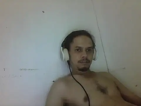 Snapshot of Raku2386 chatting on April 13, 2026, 5:33 am Raku2386 online show from April 13, 2026, 5:33 am