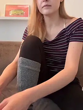 CutieLaura online show from March 25, 2026, 8:03 am