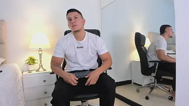 Chriss Diamond online show from May 6, 2026, 8:24 pm