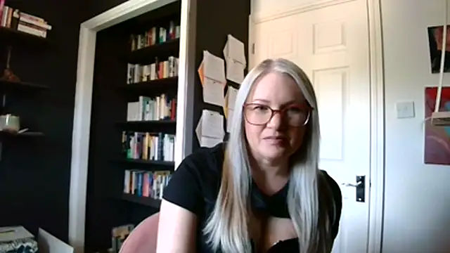 Snapshot of EmberSinn chatting on April 28, 2026, 10:52 am EmberSinn online show from April 28, 2026, 10:52 am
