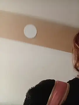 ValerieWoodsl online show from May 17, 2026, 7:47 pm