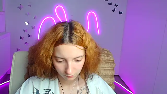 Snapshot of Butterfly_Milly chatting on June 27, 2026, 12:33 pm Butterfly Milly online show from June 27, 2026, 12:33 pm