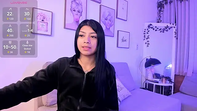 emilydolly  online show from April 30, 2026, 10:33 am