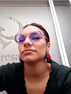 ValeAlvarez  online show from April 22, 2026, 4:25 pm