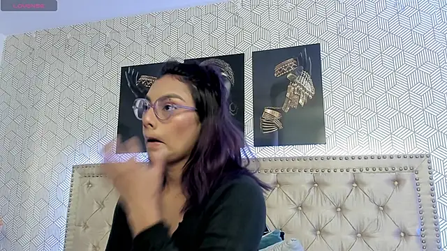 ValeAlvarez  online show from March 27, 2026, 6:42 pm