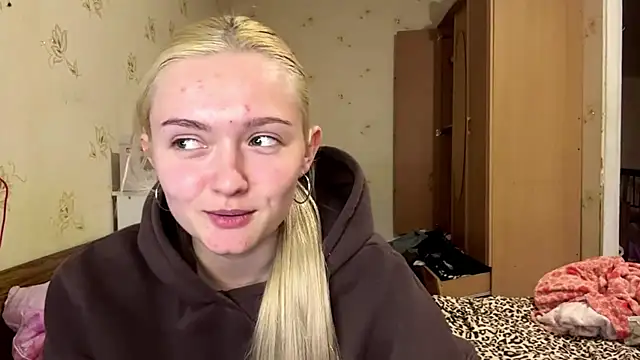 Sophia Blonde online show from April 10, 2026, 3:19 pm