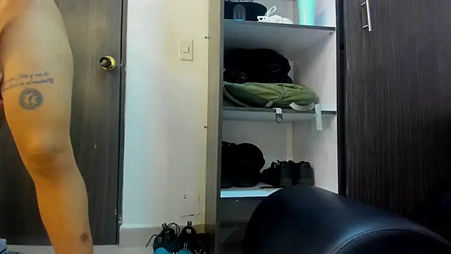 Snapshot of Benjamin_lich chatting on June 29, 2026, 12:27 pm Benjamin lich online show from June 29, 2026, 12:27 pm