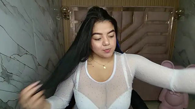 luna  r  online show from May 5, 2026, 7:39 pm