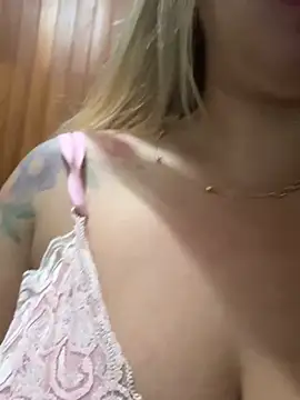 Jujuloiragostosa online show from March 25, 2026, 6:02 am