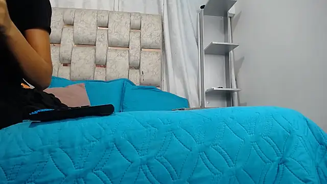 Snapshot of SELF_DESTRUCCIONN chatting on April 15, 2026, 7:58 pm SELF DESTRUCCIONN online show from April 15, 2026, 7:58 pm