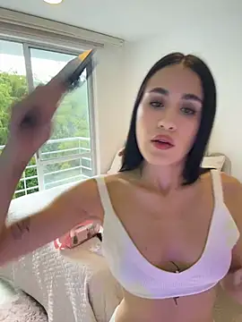 Snapshot of SerenaFox_ chatting on May 3, 2026, 7:50 pm SerenaFox online show from May 3, 2026, 7:50 pm