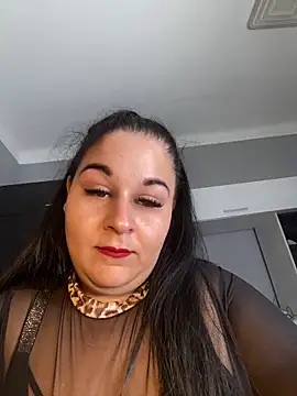 Snapshot of Szandra26 chatting on April 5, 2026, 12:12 pm Szandra26 online show from April 5, 2026, 12:12 pm