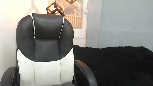 Snapshot of naty_18 chatting on May 27, 2026, 8:49 pm naty 18 online show from May 27, 2026, 8:49 pm